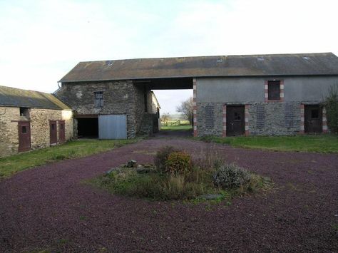 normandy farm courtyard- I've been here :) Farm Courtyard, Scary Castle, Farm Structures, New England Farm, Farm Shed, Barn Design, Farm Buildings, Shed Homes, Old Barns