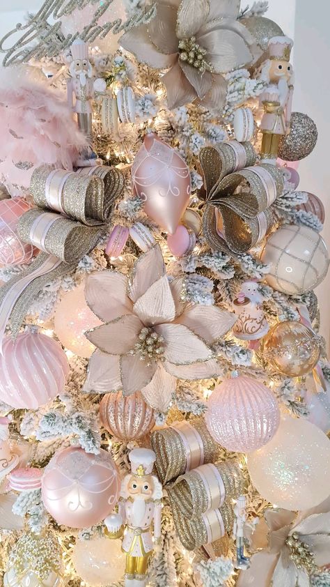 Instagram Pink And Gold Christmas Decor, Christmas Tree 2022, Grey Christmas Tree, Tree Inspiration, Pink Christmas Decorations, Christmas Pink, Christmas Tree Inspiration, Room Color Schemes, Pink Christmas Tree