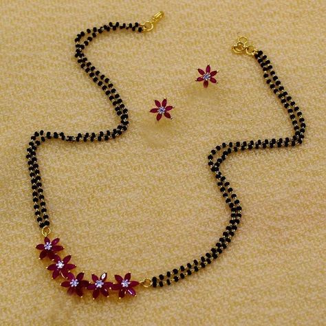 Designer Mangalsutra, Mangalsutra Set, Mangalsutra Design, Antique Necklaces Design, Gold Jewelry Outfits, Black Beads Mangalsutra Design, Antique Gold Jewelry Indian, Bridal Jewelry Vintage, Gold Jewelry Simple Necklace