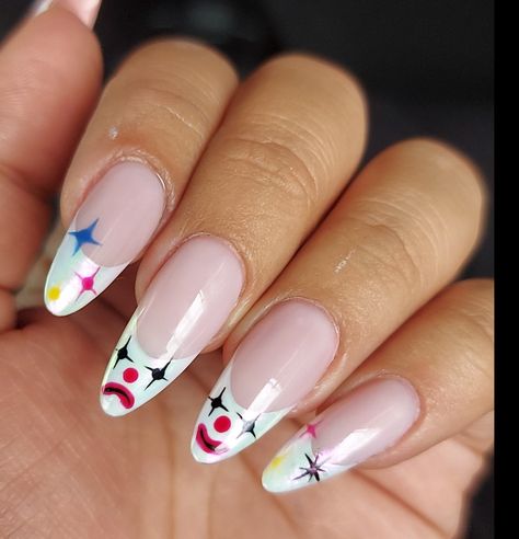 Clowns nails Clown Almond Nails, Clown Core Nails, Halloween Nails Clown, Carnival Nails Ideas, Clown Acrylic Nails, Halloween Clown Nails, Circus Nails Designs, Jester Nails, Clowncore Nails