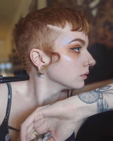 Ira pope sage on Instagram: “I love having a part in this beauty! Pun not intend :)” Alternative Pixie Cut, Pixie Haircut Undercut Shaved Sides, Gender Affirming Haircut, Pixie Sidecut, Cute Mullet, Alt Pixie Cut, Reverse Mullet, Short Shaved Hairstyles, Hipster Hairstyles