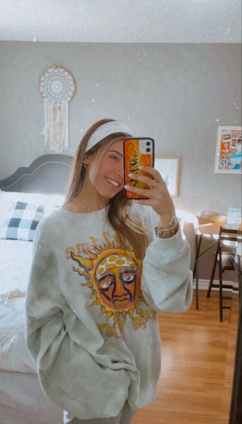 Sublime Hoodie Outfit, Sublime Urban Outfitters, Sublime Sweatshirt Outfit, Zoey Aesthetic, Sublime Sweatshirt, Khaki Pants Outfit, Crewneck Outfit, Retro Outfit, Outfitters Clothes