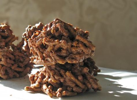 Fiber One Chocolate Haystacks from Food.com: Haven't tried this. Came from a Weight Watchers message board. Number of servings is a guess. Weight Watcher Cookies, Chocolate Haystacks, Haystacks Recipe, Cereal Dessert, Fiber One, Desserts Snacks, Ww Desserts, Weight Watchers Recipes, Weight Watchers Desserts