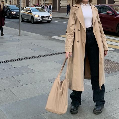 Gabardine Outfit, Trench Outfit, Trench Coat Outfit, Wardrobe Tips, Outfits Chic, Nice Style, Coat Outfits, Mode Inspo, Autumn Outfit