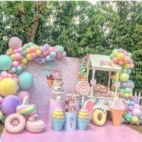 Candy Shop Birthday Party, Ice Cream Birthday Party Theme, Sweets Party, Candy Theme Birthday Party, Candy Themed Party, Candy Land Birthday Party, Ice Cream Stand, Donut Birthday Parties, Candy Birthday Party