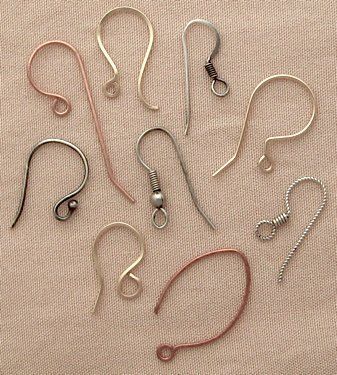 Earring Wire Guidelines...  An earring wire needs to be comfortable and durable. Here’s a quick guide to the recommended metals and wire gauges for pierced earring findings. Wire Tutorials, Bijoux Fil Aluminium, Earring Wire, Diy Wire Jewelry, Make Your Own Jewelry, Jewelry Techniques, Work Jewelry, Jewelry Making Tutorials, Diy Schmuck