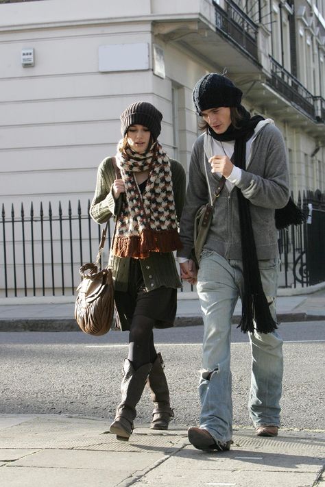 Keira Knightley Street Style 2000s, Keira Knightley Rupert Friend, Keira Knightley Street Style, Keira Knightley Style, Rupert Friend, English Fashion, Mens Outfit Inspiration, Keira Knightley, Fashion Fits