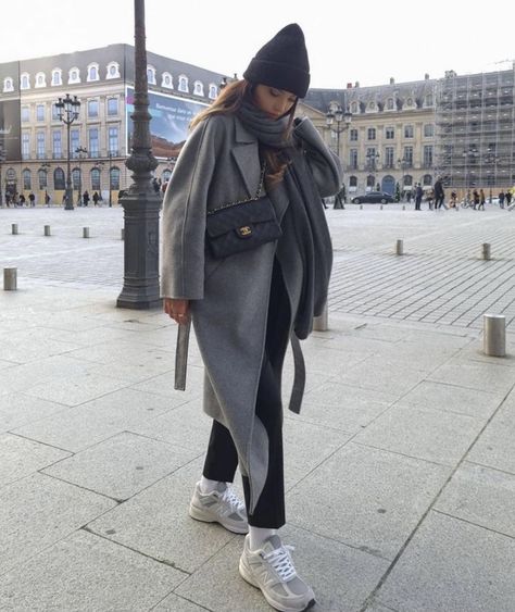 How To Style A Grey Coat, Oversized Grey Coat Outfit, Long Gray Coat Outfit Winter, Long Padded Coat Outfit, Light Grey Wool Coat Outfit, Grey Long Coat Outfit, Gray Coat Outfit Winter Style, Light Grey Coat Outfit, Grey Trench Coat Outfit