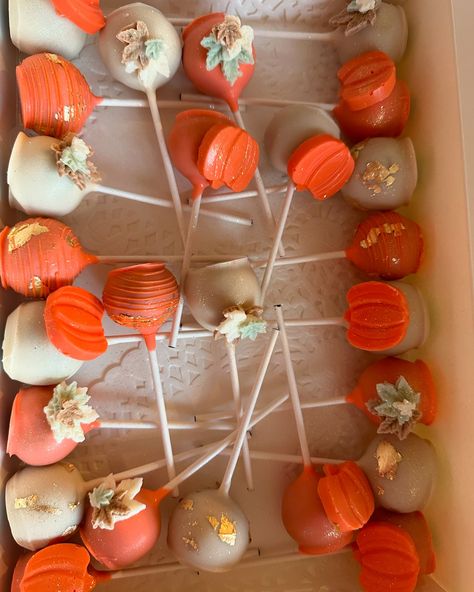 Sweet treats for our sweet little one 🍫🎃 These chocolate dipped cake pops were the perfect bite-size additon to this fall themed baby shower🍁🍂Complete with leaves in a cozy autumn pallet of orange green and beige. #babyshowertreats #pumpkinpatch #pumpkinspice #cakepop #fallvibes #genderreveal Thanksgiving Cakepops, Autumn Pallet, Fall Cake Pops, Cake Pop Ideas, Cake Pop Designs, Baby Shower Treats, Fall Cakes, Cozy Autumn, Cake Pop