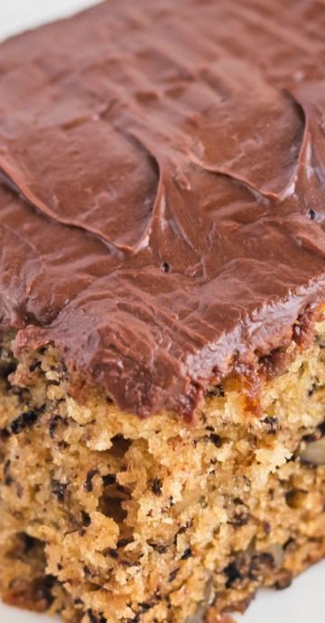 Banana Sheet Cakes, Banana Nut Cake, Chocolate Icing Recipes, Banana Frosting, Banana Cake Recipe Easy, Chocolate Cake Frosting, Cake With Chocolate Frosting, Chocolate Banana Cake, Chocolate Recipes Easy