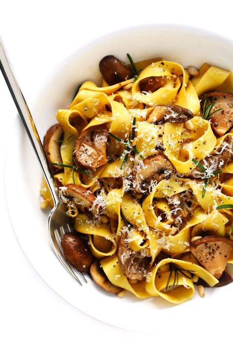 Pappardelle Mushroom, Kinds Of Mushrooms, Vegetarian Comfort Food, Pasta Alla Norma, Vegetarian Pasta Recipes, Slow Cooker Dinner, Mushroom Pasta, Vegetarian Pasta, Easy Pasta Recipes