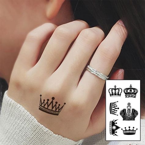 Crown Small Tattoo, Crown Tattoos For Women, Small Crown Tattoo, Tato Henna, Crown Tattoo Design, Tattoo Temporary, Henna Tattoo Designs Hand, Simple Henna Tattoo, Mehndi Designs For Kids