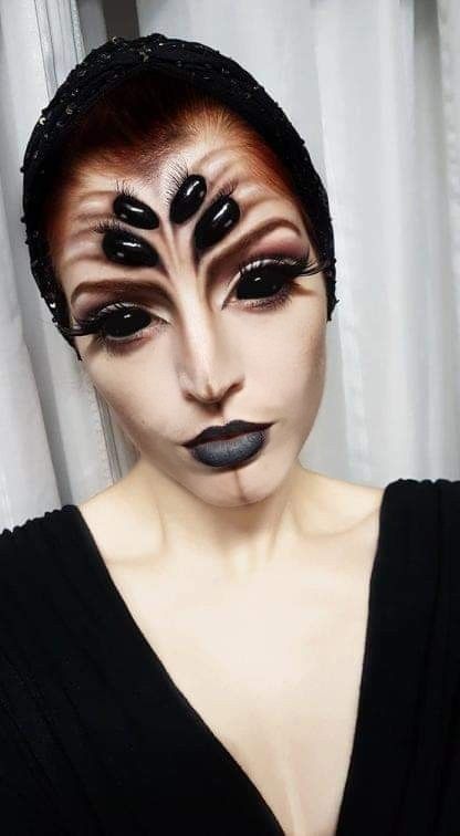 Black Widow Spider Halloween Costume, Black Widow Spider Makeup, Black Widow Costume Spider, Insect Clothes, Spider Makeup Looks, Spider Queen Makeup, Insect Makeup, Black Widow Spider Costume, Halloween Spider Makeup