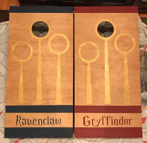 Painted Corn Hole Boards, Bean Bag Boards, Diy Cornhole Boards, Harry Potter Universe, Cornhole Boards Designs, Corn Hole Diy, Cornhole Designs, Festa Harry Potter, Custom Cornhole Boards