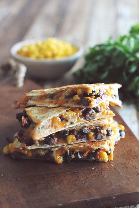 10 Minute Black Bean and Corn Quesadillas Meals Under 500 Calories, Cheap Healthy, Summer Recipes Dinner, Lunchbox Ideas, Food Easy, Food Dinner, Dinner Food, Dinner Easy, No Calorie Foods