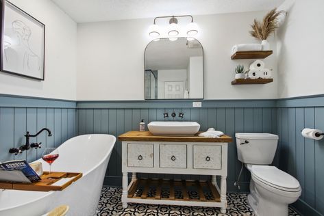 French Country Master Bathroom - French Country - Bathroom - New Orleans - by Nsight Kitchen and Bath Design | Houzz UK Bathroom French, Bathroom French Country, Small Space Nursery, French Country Bathroom, Country Bathroom, Small Space Organization, Freestanding Bathtub, Kitchen And Bath Design, Kitchen Photos