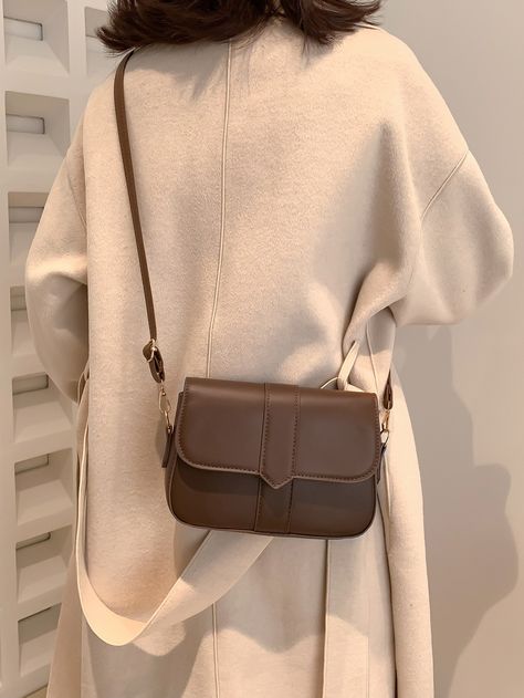 Sling Bag Outfit, Brown Sling Bag, 2023 Bags, Sling Bag Women, Sling Bags Women, Bag Outfit, Fancy Bags, Tech Fashion, Pretty Bags