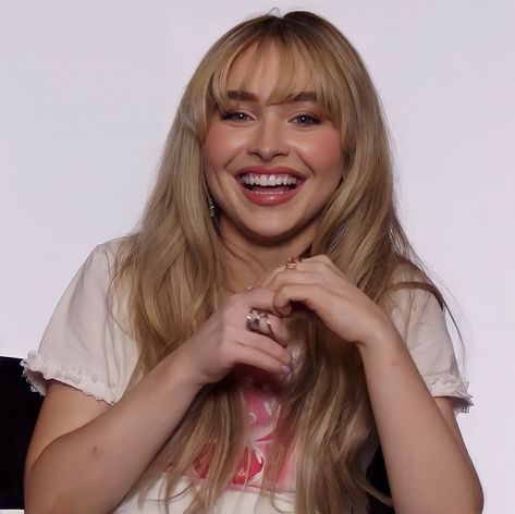 Sabrina Carpenter Smiling, Sabrina Carpenter Interview, Sabrina Carpenter Smile, Close Up Faces, Perfect Smile, Bad Idea, Girl Meets World, I Am A Queen, Working Late