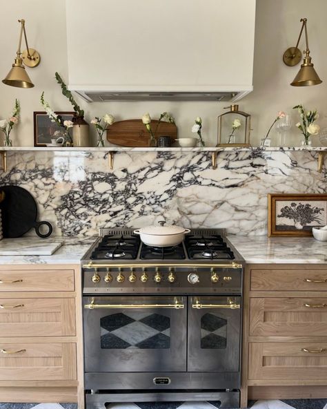 Our Lofra Dolcevita cooker in stainless steel brings the perfect balance of modern design and traditional charm to this stunning kitchen. Pic by: @four__home (Kitchen interior, Kitchen ideas, Home décor ideas, Small kitchen ideas, Kitchen ideas, Luxury kitchen, Modern kitchen design luxury, kitchen décor, kitchen appliances, range cookers) #LofraLove #LuxuryKitchen #LofraUK #luxurykitchenappliances #KitchenDesign #KitchenInspo Range Cooker Kitchen, Interior Kitchen Ideas, Kitchen Ideas Luxury, Witchy Kitchen, Ideas Small Kitchen, Nyc Apt, Pantry Laundry Room, Range Cookers, Mews House