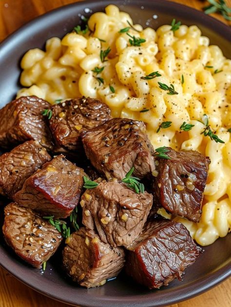 Recipes & Cool Stuff | Tender Steak Bites with Creamy Mac and Cheese 🥩🧀 | Facebook Steak Mac And Cheese, Tender Steak Bites, Mini Crockpot Recipes, Martha Stewart Recipes, Tender Steak, Queso Cheddar, Creamy Mac And Cheese, Food Babe, Steak Bites