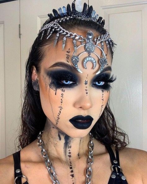 Enchantress Costume, Dark Fairy Costume, Halloween Makeup Witch, Halloween Chic, Princess Vibes, Halloween Makeup Diy, Hot Halloween Outfits, Witch Makeup, Halloween Makeup Scary