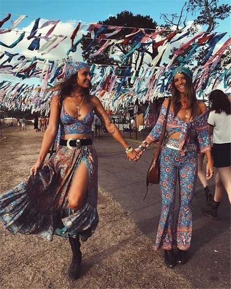 Fabulous Bohemian Style Dresses You Must Try This Summer; Bohemian Style Dresses; Bohemian Dresses; Bohemian; Boho; Boho Style; Boho Dresses; Boho Summer Dress; Bohemian Summer Dress; Vacation Dress; Beach Dress; Party Dress; Earthy Baddie, Look Lollapalooza, Bonnaroo Outfits, Look Da Festival, Boho Lookbook, Looks Hippie, Boho Festival Outfit, Boho Travel, Moda Hippie