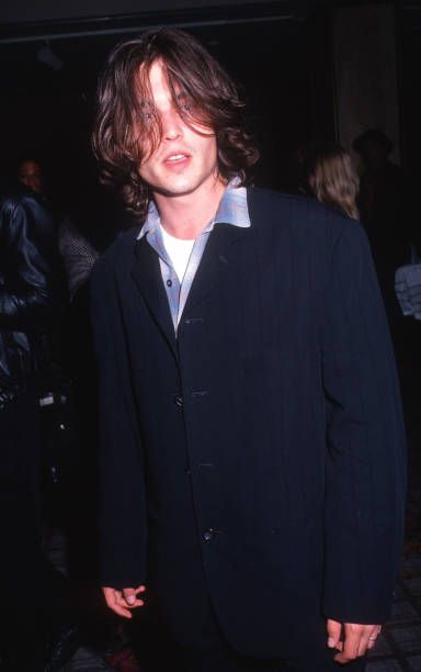 Long Hair Johnny Depp, Johnny Depp Middle Part, 90s Men Hair, 90s Men Hairstyles, Johnny Depp Haircut, Johnny Depp Long Hair, 2000 Hairstyles, Jump Street, Young Johnny Depp