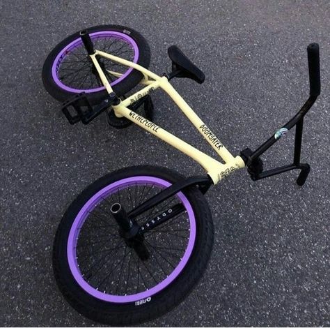 Sepeda Bmx, Bicycle Paint Job, Gadget Tecnologici, Mobil Mustang, Vintage Bmx Bikes, Bmx Street, Best Bmx, Dirt Jumper, Bmx Parts