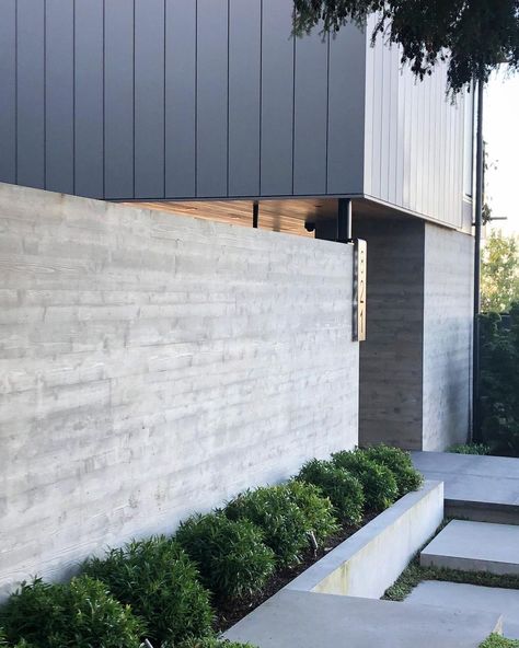 Dovetail on Instagram: “On site with architects @chadbournedoss and photographer @k7scott photographing our #PerchResidence. Lots of lovely board formed concrete…” Board Formed Concrete House, Board Form Concrete, Concrete House Exterior, Concrete Siding, Concrete Exterior, Board Formed Concrete, Concrete Panel, Cinder Block, Concrete House