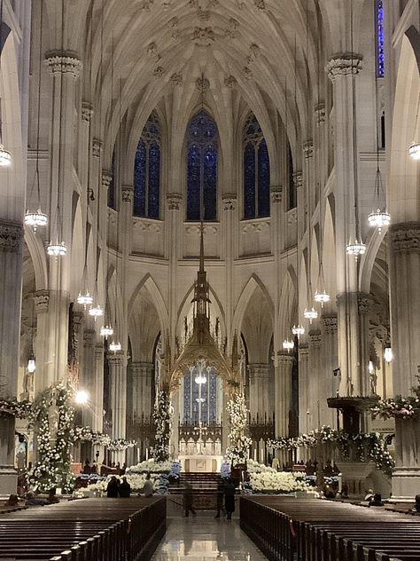 Wedding Venue Cathedral, Wedding Venues Chapel, Catholic Church Wedding Aesthetic, Church Wedding Venue Ideas, Cathedral Wedding Aesthetic, Gothic Church Wedding, Christian Church Aesthetic, Vintage Church Wedding, Old Church Wedding