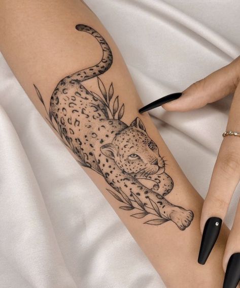 Animal Tattoos For Women, Jaguar Tattoo, Tattoo New, Leopard Tattoos, Výtvarné Reference, Stylist Tattoos, Discreet Tattoos, Tattoo Feminina, Subtle Tattoos