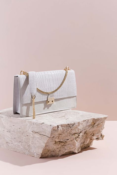 Handbag Photography Ideas, Handbags Photoshoot, Handbag Product Photography, Bag Photography Ideas, Luxury Product Photography, Handbag Photography, Affordable Handbags, Pastel Leather, Bag Photography