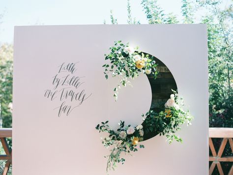 These couples give new meaning to the phrase "I love you to the moon and back." Sneak a peek at these solar eclipse weddings in the path of totality. Valencia Wedding, English Garden Style, Celestial Wedding, Sweet 15, Romantic Garden, Mod Wedding, Wedding Arrangements, Wedding Stage, Star Wedding