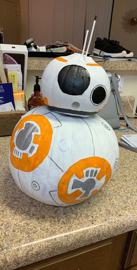 BB8 costume pumpkin Bb8 Pumpkin, Bb8 Costume, Painted Pumpkin, My Arts, Pumpkin Carving Templates, Painted Pumpkins, Fall Fun, Pumpkin Carving, Football Helmets