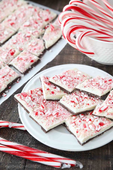 Peppermint Bark Easy Peppermint Bark Recipe, Chocolate Peppermint Bark Recipe, Easy Peppermint Bark, Peppermint Bark Recipe, Homemade Peppermint Bark, Peppermint Dessert, Peppermint Bark Recipes, Peppermint Treats, Christmas Cookie Recipes Holiday