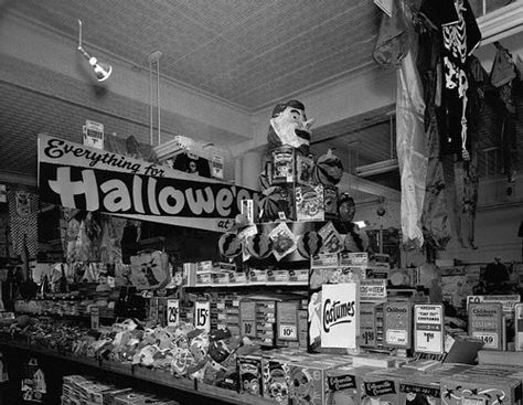 Kresge's store at Halloween    ca. 1950s, Minneapolis, Minnesota, USA --- A display table at Kresge's store in Minneapolis holds "Everything for Halloween." Vintage Halloween Diy, Vintage Halloween Crafts, Halloween Costume Patterns, Vintage Halloween Cards, Fun Halloween Games, Vintage Halloween Photos, Vintage Halloween Images, Vintage Halloween Costume, Halloween Store