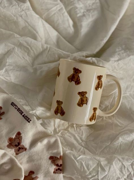 Aesthetic Mugs Coffee, Teddy Bear Mug, Aesthetic Mugs, Bear Mugs, Bear Mug, Mugs Ceramic, Pretty Mugs, Pottery Crafts, Cartoon Bear