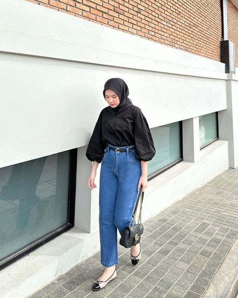 Outfit Celana Jeans, Ootd Hijab Casual Jeans, Outfit Hijab Casual Rok, Kemeja Jeans, Outfit Hijab Simple, Muslimah Clothing, Outfit Hijab Casual, Ootd Hijab Casual, Fashion Identity