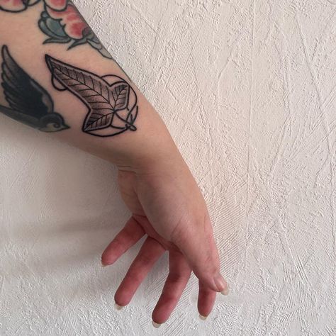 Leaves Of Lorien Tattoo, Elven Tattoo, Tolkien Tattoo, Lotr Tattoo, Lord Of The Rings Tattoo, Eagle Tattoo, Ring Tattoos, Dream Tattoos, Deathly Hallows Tattoo