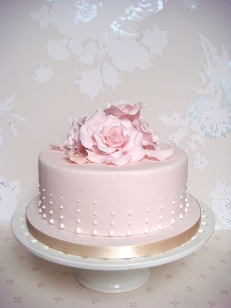 Torta Cake Wedding Simple, Elegant Pink Cake, Rose Petal Cake, Torturi Baby Shower, Round Birthday Cakes, Wedding Cake Pearls, Petal Cake, Pearl Cake, Simple Wedding Cake