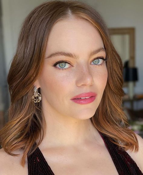 Emma Stone Eyes, Emma Stone Hair Color, Emma Stone Makeup, Emma Stone Hair, Emma Stone Style, Wedding Hairstyles And Makeup, Most Beautiful Eyes, Actrices Hollywood, Hair Makeover