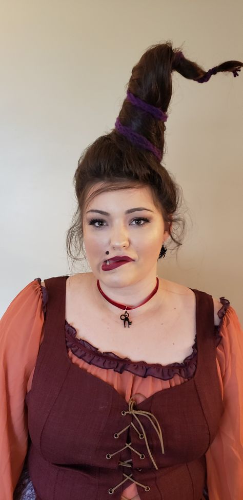 Hocus Pocus Mary Makeup, Mary Hocus Pocus Makeup, Sanderson Sister Makeup, Diy Mary Sanderson Costume, Mary Sanderson Hair Diy, Mary Sanderson Costume Diy, Mary Sanderson Hair, Mary Sanderson Makeup, Mary Hocus Pocus