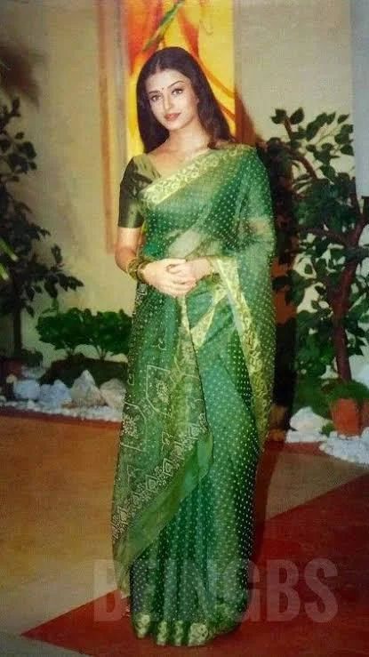 90s Bollywood Fashion, Aishwarya Rai Pictures, Simple Saree Designs, Bollywood Outfits, Saree Designs Party Wear, Traditional Indian Outfits, Aishwarya Rai Bachchan, Vintage Bollywood, The Attic