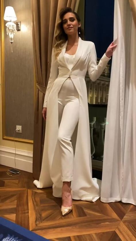 Women Suits Wedding, Chic Evening Dress, White Mini Dress Outfit, Wedding Jumpsuit, Mini Dress Formal, Woman Suit Fashion, White Short Dress, Dresses To Wear, Reception Dress