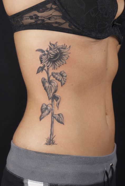 Sunflower on Melissa's ribs. | Independent Tattoo | Flickr Girl Rib Tattoos, Sunflower Tattoo Meaning, Sunflower Tattoo Thigh, Tattoo Sunflower, Sunflower Tattoo Sleeve, Sunflower Tattoo Shoulder, Body Tattoo Design, Cage Tattoos, Sunflower Tattoo Small