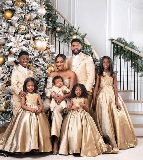 Melanin Family Photoshoot, Black Family Christmas Pictures, Family Christmas Outfit Ideas, Family Moodboard, Glam Family Photoshoot, Glam Shoot, Family Christmas Pictures Outfits, Christmas Photos Outfits, African Photography