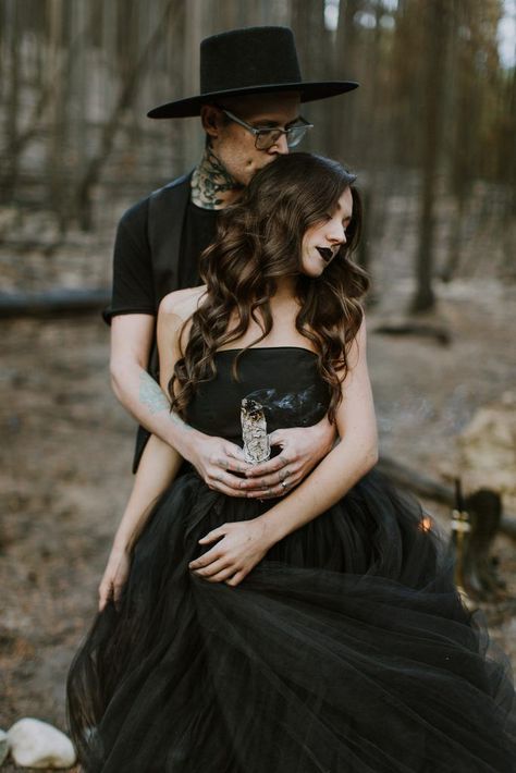 Black Wedding Dress Pictures Couple, Pagan Engagement Photos, Goth Wedding Pictures, Gothic Couple Photoshoot Ideas, Goth Wedding Photoshoot, Witchy Engagement Photos, Goth Couple Photoshoot, Goth Engagement Photos, Moonlight Masquerade