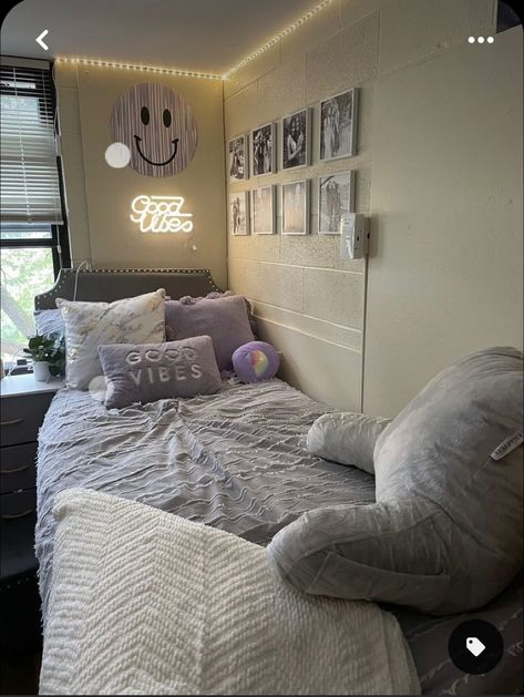 Dorm Room Grey And White, Sharing Dorm Room Ideas, Grey Dorm Aesthetic, Gray And White Dorm Room Ideas, Mini Chairs For Bedrooms, Cool College Dorms, Modern Dorm Room Ideas Cozy, Purple And Gray Dorm Room Ideas, Dorm Tv Stand Ideas