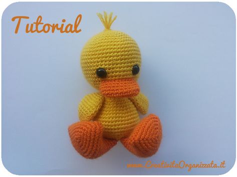 Amigurumi papero Spiegazioni Amigurumi Tutorial, Crochet Amigurumi Free Patterns, Doll Tutorial, Amigurumi Free, Crochet Toys Patterns, Amigurumi Free Pattern, Knitted Toys, Amigurumi Doll, Scrapbooking Projects