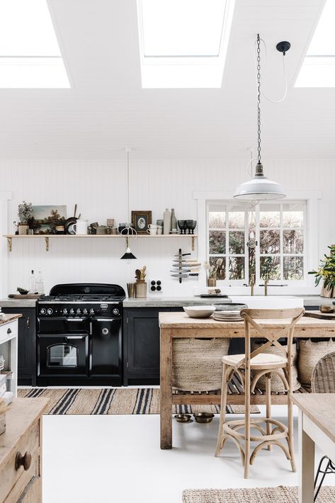 A country-style coastal shack in Weymouth Tasmania Wabi Sabi House, Mid Century Apartment, Instagram Heart, Beauty In Simplicity, Beach Shack, Victorian Terrace, Lodge Style, Australian Homes, Barn Style